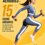 Femmes pratiquant des exercices aérobics en groupe, souriantes et actives.
