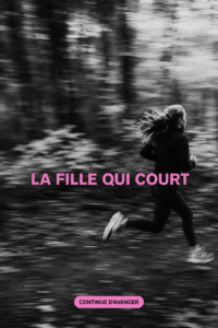 Femme courante dans un parc en pleine nature, illustrant les bienfaits de la course à pied.