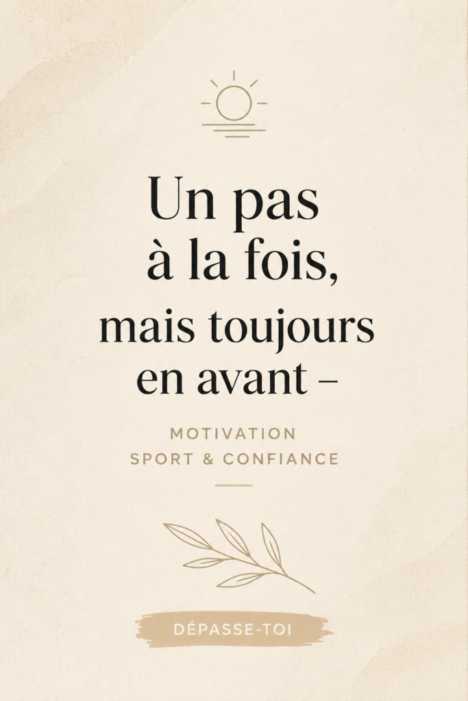 Une femme souriante avec des vêtements de sport, illustrant la motivation et la confiance en soi.
