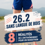 Femme courant un marathon, souriante avec énergie sur le parcours.