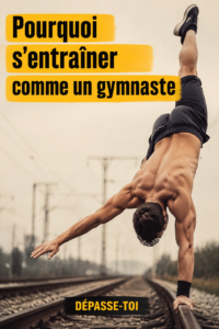 Femme s'entraînant comme une gymnaste, effectuant un mouvement de souplesse