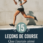 Femme courant dans un parc, représentant les leçons pratiques de course à pied.