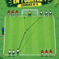 Femme s'entraînant à des tirs au but sur un terrain de football.