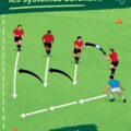 Femme faisant un drill de défense en rugby à VII, axée sur la technique et la communication d'équipe.