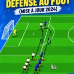 Femme en train de réaliser un exercice de défense au football sur un terrain