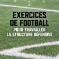 Femme jouant au soccer et exécutant un drill défensif sur le terrain