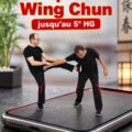 Femme pratiquant des techniques de Wing Chun en plein entraînement.